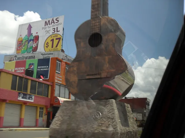 Monumento a la Guitarra